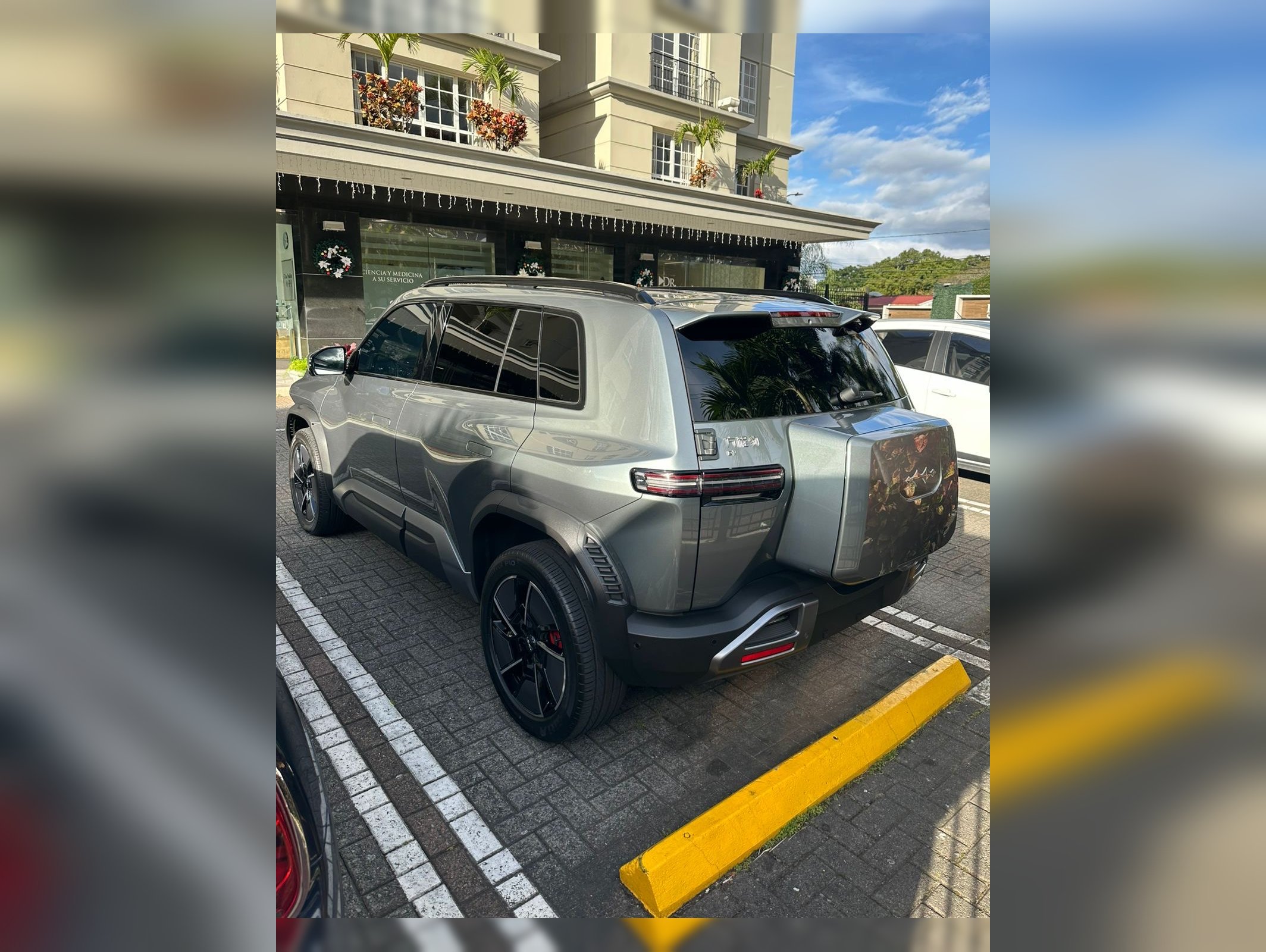 BYD Leopard 3 2025 thumbnail 5